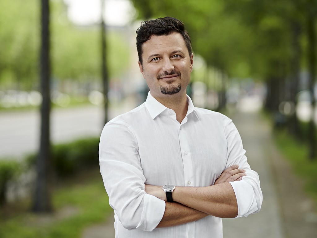 1d04f4a9d4359d53ae51